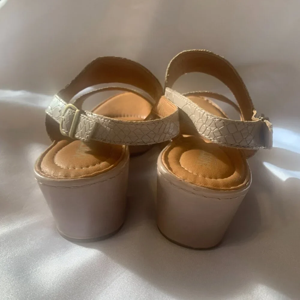 Born Taupe Sandals Size 7 - Picture 2 of 5